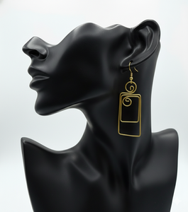 ต่างหูทองเหลืองสุดหรู – ต่างหูทรงสี่เหลี่ยมเรขาคณิตแบบห้อยประดับลวดสีทอง สไตล์โมเดิร์นมินิมอล เครื่องประดับขายส่ง - Product Image 1