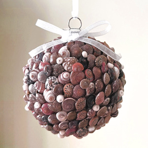 Adornos navideños de conchas marinas hechos a mano, bolas de concha marina en venta, precio bajo, decoración navideña. - Product Image 1