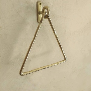 Porte-serviettes design Arc pour salle de bain – Élégant, luxueux, haut de gamme – Support en laiton et aluminium – Organisateur stylé - Product Image 2