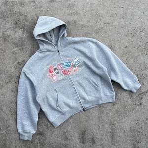 Sudadera con capucha gris jaspeado personalizada, de algodón grueso, estilo urbano, con estampado gráfico, marca privada, con cremallera completa y forro polar. - Product Image 1