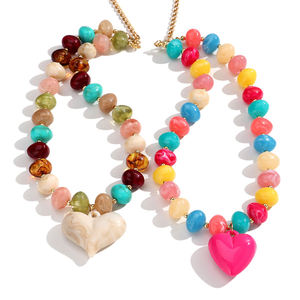 Collar de Cuentas de Resina Colorido y Moderno con Colgante de Corazones, Joyería Hecha a Mano de Primera Calidad, Pieza Destacada para Bodas, para Mujer - Product Image 1