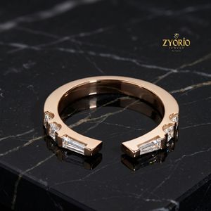 Anillo Abierto de Oro de 10K con Diamantes Cultivados en Laboratorio con Corte Baguette y Trillion para Mujer - Product Image 4