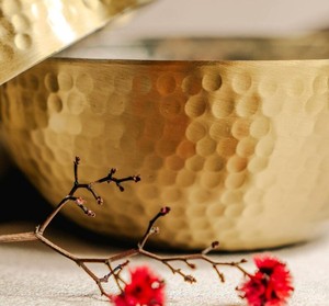 Cuenco de Servir de Latón Martillado con Acabado Dorado Hecho a Mano, Diseño Personalizado, Decoración para el Hogar, Utensilios de Cocina para Exhibir Dulces o Frutas - Product Image 5