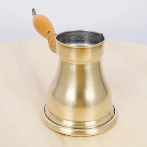 Cafetière turque traditionnelle en cuivre avec poignée en bois, design rond, pour café et thé - Product Image 1