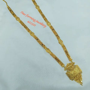 Conjunto de collar largo estilo templo del sur de la India de latón chapado en oro de 18 quilates con pendientes, ideal para bodas, compromisos y fiestas. - Product Image 1