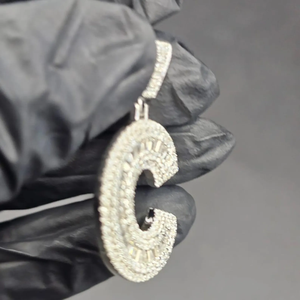 Colgante de Letra C LUXESHINE de Alta Calidad, Chapado en Plata 925 con Microincrustaciones de Moissanita, Joyería Unisex de Lujo Estilo Hip Hop - Product Image 5