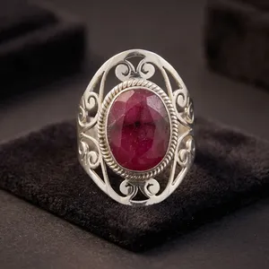 Anillo de Plata de Ley 925 con Cuarzo Rojo, Anillo de Diseño Elegante con Piedra Preciosa Natural, Joyería Vintage Hecha a Mano para Mujer - Product Image 3