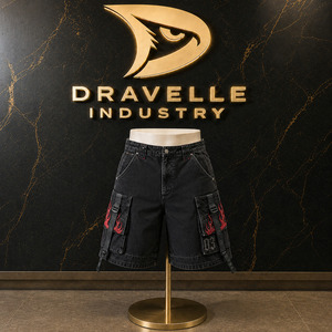Shorts cargo Y2K noirs délavés personnalisés pour hommes, style streetwear ample en denim avec appliqués flamme rouge, strass et sangles en sangle. - Product Image 1