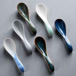 Cuillères à soupe ramen en porcelaine bleue dégradée, couleur personnalisée, style classique japonais, cuillère asiatique pour nouilles, design classique par UO - Product Image 4