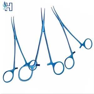 Fabricant d'instruments chirurgicaux : Pinces à moustiques courbées et droites - Product Image 1
