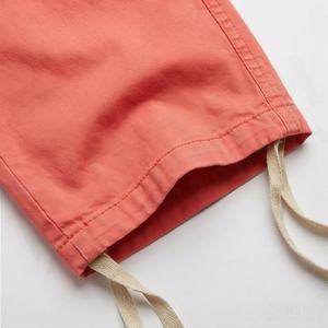 กางเกงขาสั้นผู้ชายผ้าฝ้าย 100% คุณภาพดีขายดี 6 กระเป๋า ดีไซน์แบบคาร์โก้ สีสันตามสั่ง สำหรับฤดูร้อน - Product Image 6