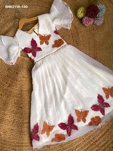 Magnifique robe en organza avec papillon peint à la main et broderies, exportateur indien, vente en gros - Product Image 4