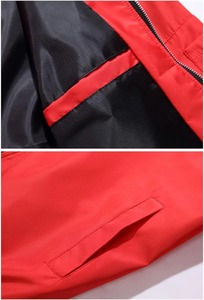 เสื้อแจ็คเก็ตบอมเบอร์สีแดงสำหรับผู้ชาย สีพื้น ปิดด้วยซิป กันลม สวมใส่สบายๆ ในฤดูใบไม้ร่วง ผลิตจากวัสดุโพลีเอสเตอร์ ปกคอพับ ทรงปกติ - Product Image 3