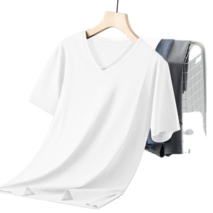 Camiseta de cuello en V de algodón puro personalizada OEM para hombre, camiseta informal de verano de color sólido y corte ajustado. - Product Image 1