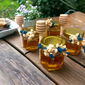 Favors en forme de pot de miel : mini-pots en verre avec cuillères en bois et décor floral - Product Image 5
