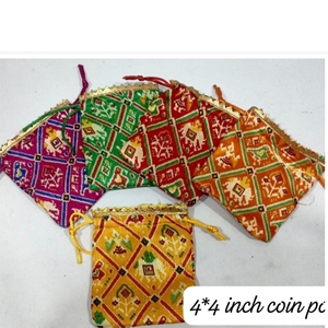 Sac Potli artisanal pour mini-cadeaux de fête, pochette en tissu à cordon de serrage de couleur assortie avec doublure intérieure, imprimé des deux côtés, sac cadeau - Product Image 4