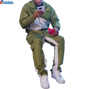 Conjunto Deportivo Personalizado de Chaqueta Cortavientos y Pantalones para Hombre, Color Verde y Blanco, con Cremallera Completa, Estilo Deportivo Informal - Product Image 6