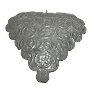 Vente en gros Décoration intérieure métal fer couleur argent Décoration de Noël Tentures d'arbre en forme de cœur faites à la main - Product Image 1