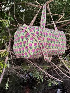 Bolsa de Viaje Acolchada de Algodón Resistente con Costuras Elegantes y Correa de Hombro Cómoda para Uso Diario - Product Image 2