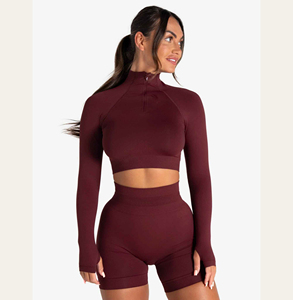 Camiseta Lisa de Nuevo Estilo, Personalizada con Logotipo de Diamantes de Imitación, Cuello Redondo, Tela Suave, Color Sólido, Corte Ajustado, Tops Cortos Casuales para Mujer - Product Image 1