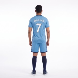 Camiseta de Fútbol Azul Cielo para Hombre, Manga Corta, Absorbe la Humedad, Transpirable, Corte Regular, Bloques de Color, Cuello en V, 100% Reciclada - Product Image 5