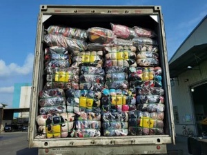 เสื้อผ้ามือสองจากสหรัฐอเมริกา โพลีเอสเตอร์/คอตตอน สำหรับผู้ใหญ่และเด็ก ทุกฤดูกาล ขายส่ง - Product Image 3