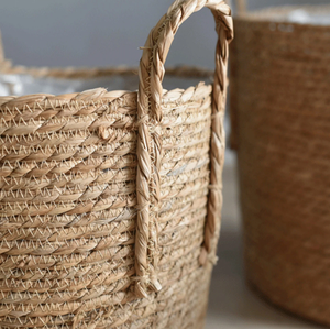 Pots de rangement au sol 24L en jonc de mer sculpté à la main, style rétro, fabriqués au Vietnam, avec poignées, tressés à la main, écologiques et durables - Product Image 2