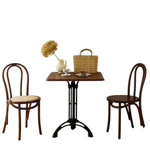 Ensemble bistrot vintage : table carrée en bois foncé avec pieds en fonte et chaises durables au design moderne - Product Image 1