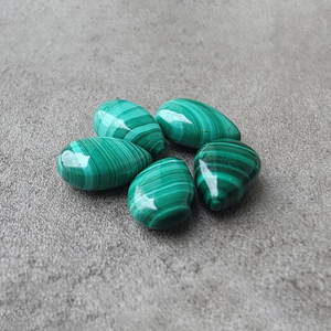 Malaquita Verde Natural, Corte Pera, Grado AAA, Piedra Preciosa Calibrada, Piedra Suelta para Joyería, Todos los Tamaños Disponibles - Product Image 1
