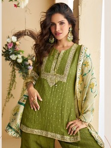 Costume prêt-à-porter Dhwaja Export Green Chinon avec broderie et travail de sequins - Product Image 4