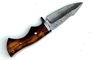 Cuchillo de Camping Hecho a Mano con Acero de Damasco, Hoja Recta, Mango de Madera, Funda de Cuero de Grado Industrial - Product Image 2