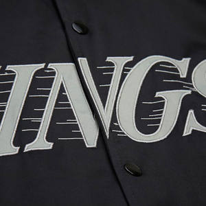 Fabricant OEM – Écussons brodés enduits de haute qualité, unisexe, en tissu satiné 100 %, personnalisés pour universités, formels, baseball, bomber, et Letterman - Product Image 2