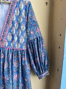 เดรสยาวผ้าฝ้ายพิมพ์ลายดอกไม้หลากสีสไตล์ลำลองแบบดั้งเดิม คอวี แขนยาว สไตล์โบฮีเมียน ปักลาย - Product Image 2