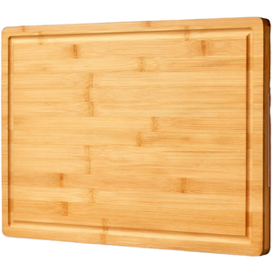 Planche à découper en bois massif de haute qualité, épaisse, à grain de bois apparent, pour usage professionnel en cuisine, robuste et résistante. - Product Image 6