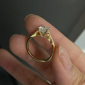 Bague de fiançailles vintage style cathédrale 1,50 carats taille princesse, sertie de diamants de laboratoire, pour elle - Product Image 3