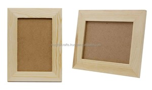 Cadre photo en bois de bonne qualité pour photos de famille, photos de mariage, œuvres d'art et présentation décorative dans le salon. Disponible à la vente. - Product Image 3