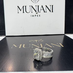 Anillos de compromiso de lujo para unisex en oro blanco de 14k con diamantes redondos de corte brillante, anillos finos con diamantes cultivados en laboratorio, joyería fina. - Product Image 5