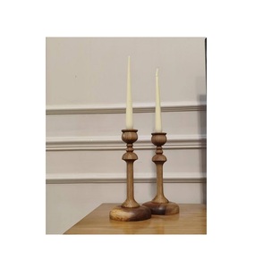 Portavelas de madera con acabado delicado para una decoración premium y estilo interior. - Product Image 1