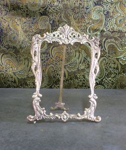 Metal Picture <b>Frame</b> <b>With</b> Lightweight Construction For Easy Wall <b>Mounting</b> And Tabletop Display Applications - Product Image 1