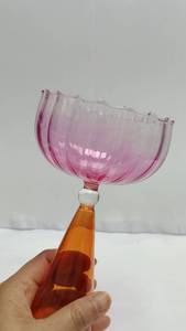 Copa de Vidrio Degradado Hecha a Mano con Logotipo Personalizado, Copa de Cóctel Festoneada Moderna para Postres Reutilizables y Bebidas Diarias - Product Image 2