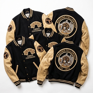 Fournisseur de vêtements : Blouson Bomber Varsity avec manches en cuir, patch en papier marbré brodé, et patch en forme de folio, en laine, couleur ardoise - Product Image 6