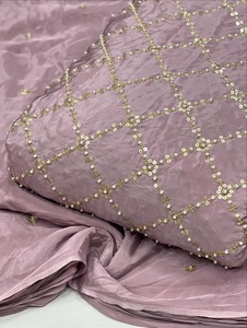 Tissu en soie douce de luxe très demandé avec broderie florale perlée pour chemisiers, jupes et vestes, disponible à bon prix - Product Image 1