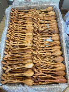 Ensemble de cuillères en bois très demandées - Ustensiles de cuisine à long manche pour remuer, servir et plus encore - OEM disponible - Product Image 3