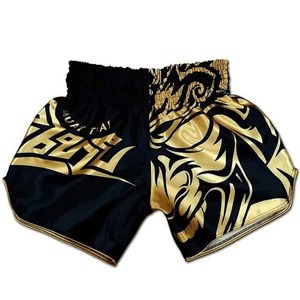Shorts de Muay Thai pour hommes avec imprimé doré en caractères thaïlandais, en polyester respirant, pour l'entraînement aux arts martiaux mixtes - Product Image 4