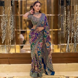 Blouse de mariage en mousseline douce avec magnifique imprimé floral, broderie Zari Aari dorée et travail de miroir véritable, longueur cheville, pour femme, tenue de soirée - Product Image 3
