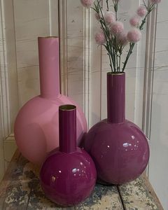 Vase en céramique moderne, glaçure bordeaux, bord doré, pot à fleurs d'intérieur, design minimaliste, décoration de bureau - Product Image 5