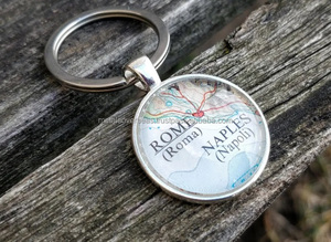 Llavero de latón Mapa personalizado Llavero ELIJA SU LUGAR Regalo de aniversario de boda Regalo de ciudadanía Dama DE HONOR Padrinos DE BODA Regalo de cumpleaños - Product Image 4