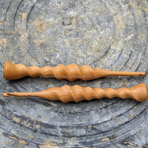 Aiguille à crocheter en bois de qualité supérieure, finition lisse sans éclats, assurant des performances durables, fiables et longue durée. - Product Image 1