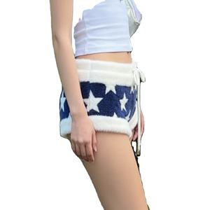 Pantalones cortos de forro polar de nuevo diseño para mujer, con bordado personalizado, suaves, cálidos, holgados, de alta calidad, con cordón ajustable, pantalones cortos de forro polar Sherpa para mujer - Product Image 1