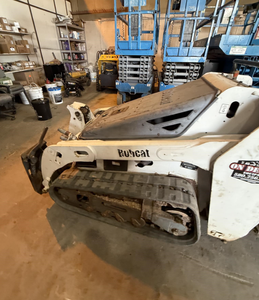 รถตักล้อยางขนาดเล็ก MT52 ปี 2006 พร้อมอุปกรณ์ยก ® ความจุ 1,550 ปอนด์ - Product Image 2